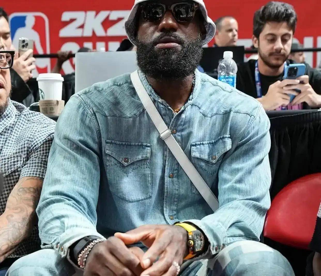 易游网页版 -赛地聚焦——CBA季后赛冲刺阶段热度飙升，多特蒙德主帅复盘，悬念犹存，数据趋势出现新变化(2024cba季后赛预测分析)