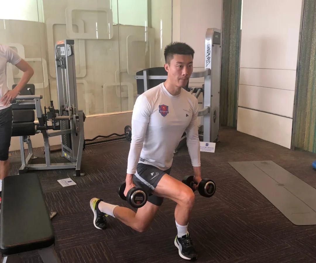 yy平台 -什么主教练正在热身