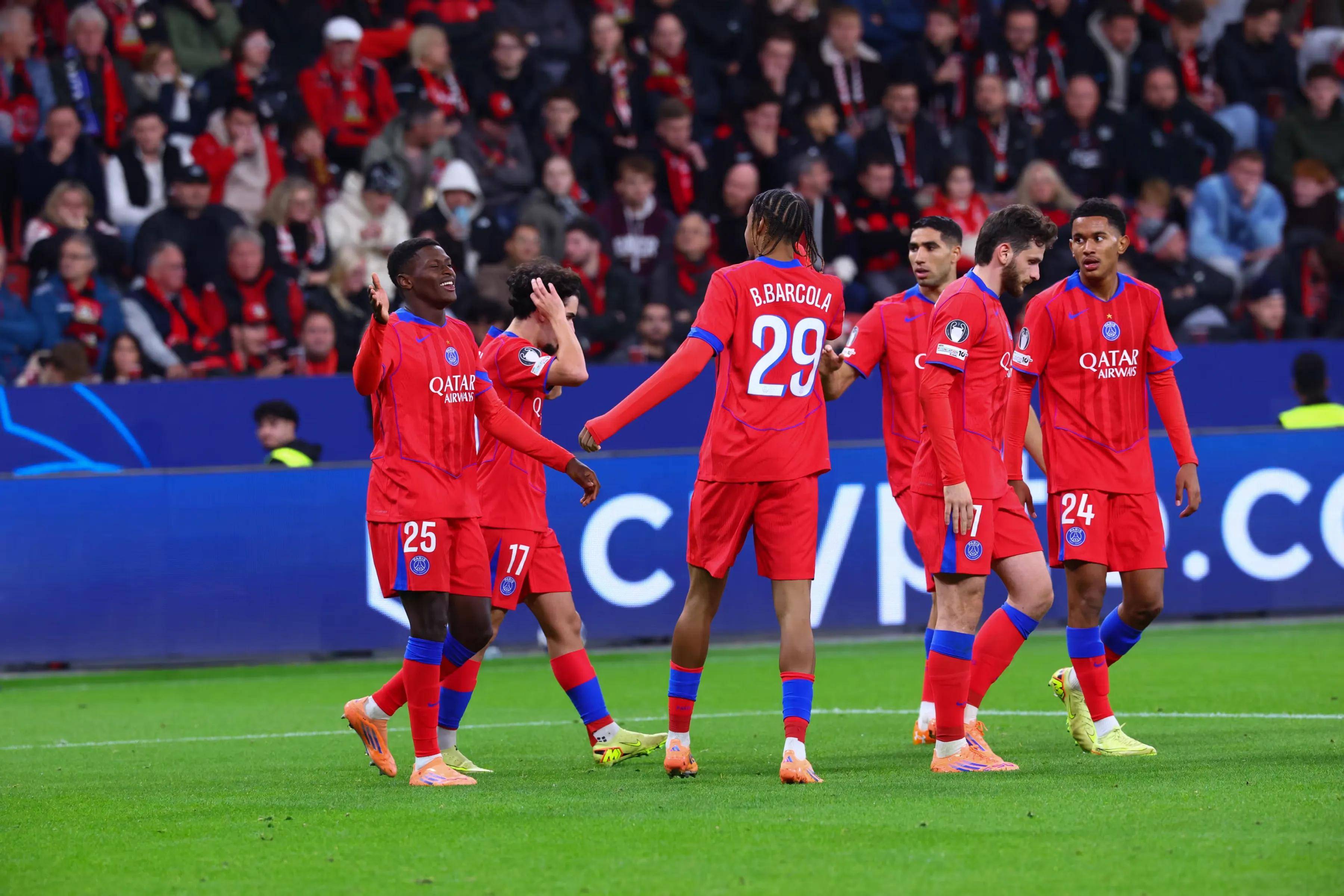 底特律活塞训练开放日；转会期豪取连胜引欢呼；德甲在即；临场指挥获称赞的简单介绍